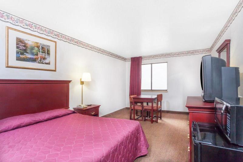 Super 8 Morristown East Downtown Hotel Exterior photo