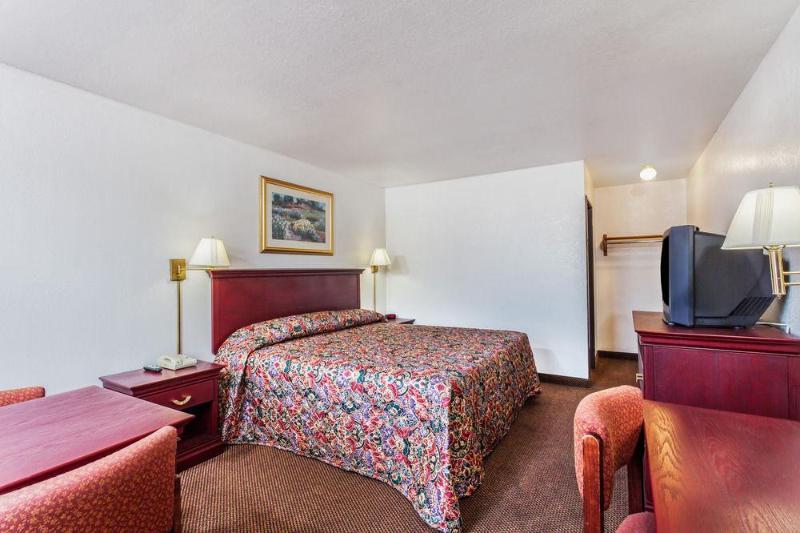 Super 8 Morristown East Downtown Hotel Exterior photo